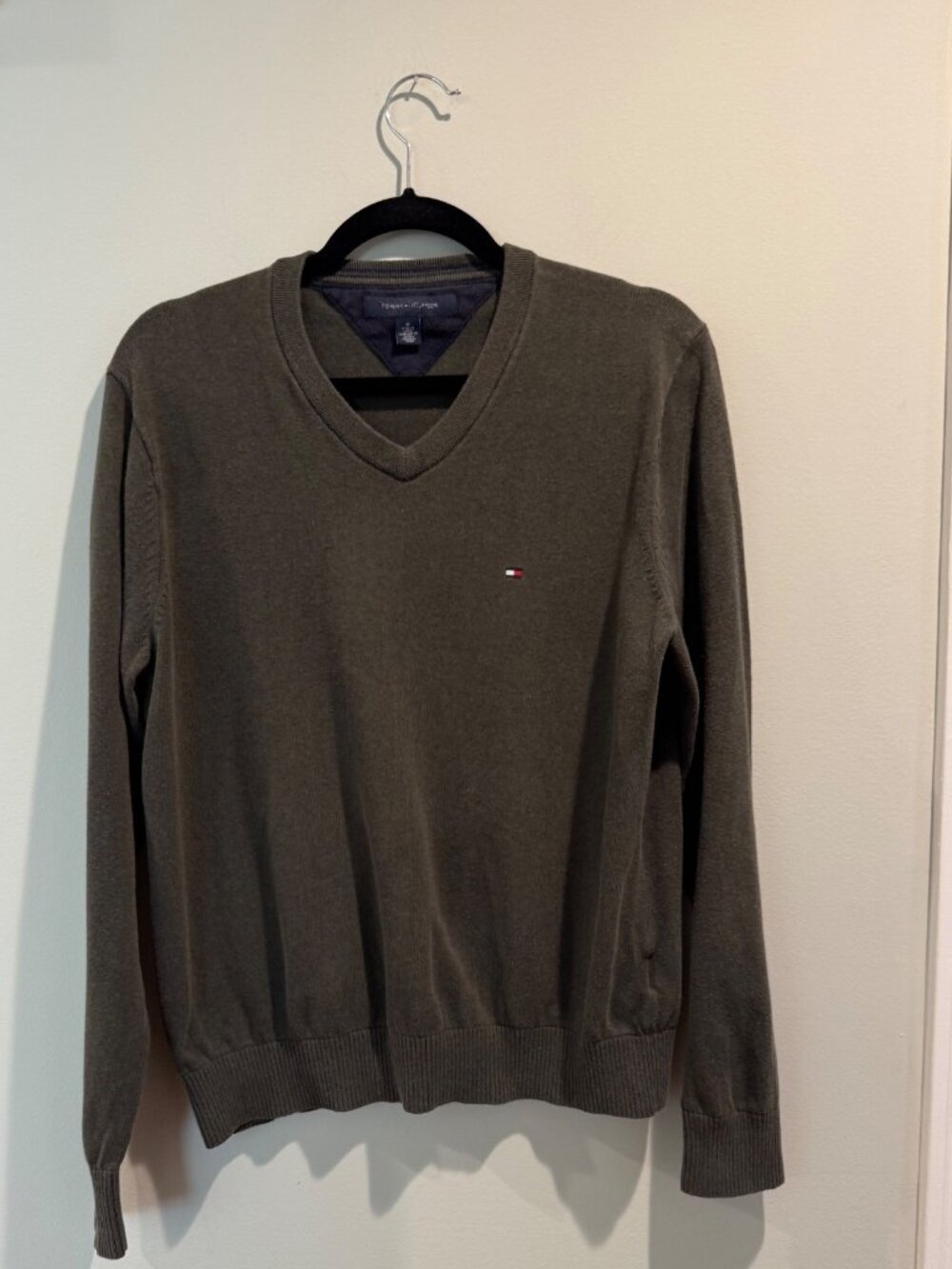Tommy Hilfiger Men's V-Neck 100% Cotton Pullover Sweater Olive Green Size Medium